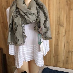 Wrap scarf, NWT